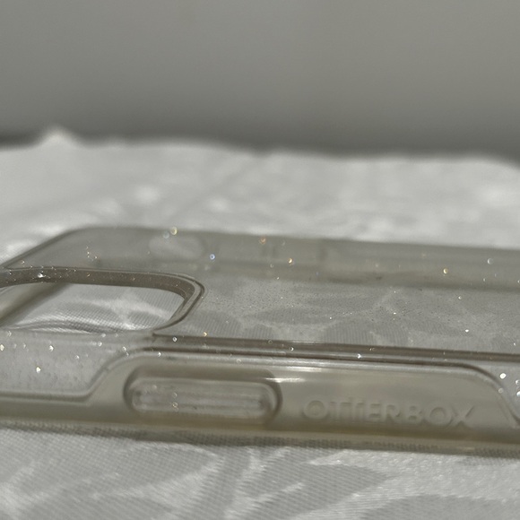 iPhone 14 Otterbox case - Picture 2 of 3